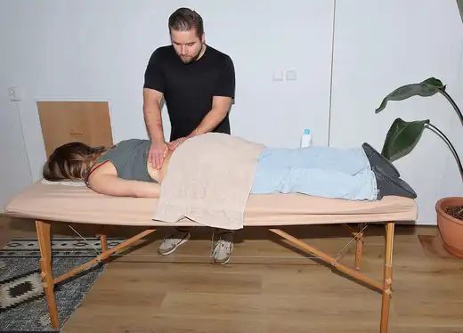 Massage op de behandelbank